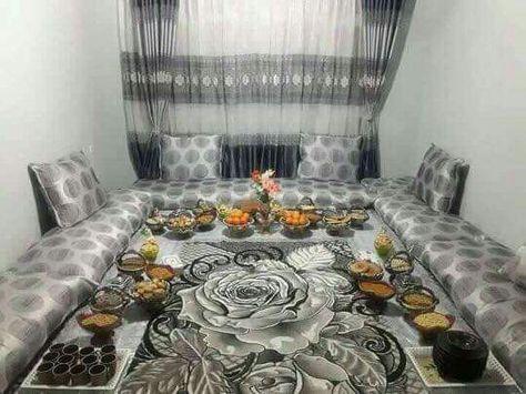 Afghan decorecion Afghan Room Decor, Indian Seating, Afghanistan Food, Arabic Interior Design, Muslim Prayer Room Ideas, Afghan Food, Drawing Room Decor, Style Marocain, Latest Living Room Designs