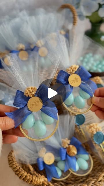 Nurhan Özçakır on Instagram: "Baby Boy Favor 🩵

•Gold Ringed Almond Candy
•Resin Decoration with Stand

sent to USA 🇺🇸🌎📦✈️" Baby Shower Gift Ideas For Guests, Almond Candy, Baby Boy Favors, Bow Tying, Happy Birthday Niece, Ribbon Wrapping, Baby Staff, Resin Decoration, Baby Favors