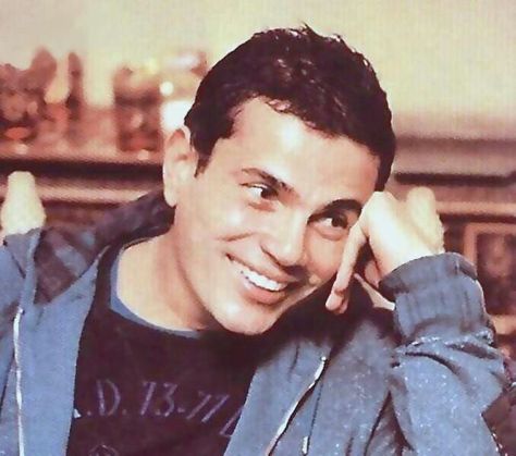 Amr Diab, Egyptian Actress, Arab Men, Emoji Wallpaper, Apple Iphone Case, Pretty Wallpapers Backgrounds, Aesthetic Iphone Wallpaper, Pretty Wallpapers, Actresses