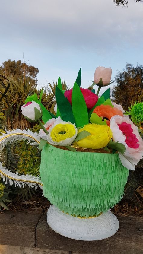 Tea cup flower arrangement piñata. Perfect for a high tea event. Flower Pinata, Mexican Piñatas, High Tea Event, Butterfly Teapot, Cup Flower, Piñata Ideas, Happy Birthday Friends, Diy Pinata, Tea Party Theme