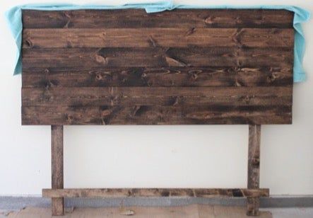 Rustic Headboard Diy, Homemade Headboards, Plank Headboard, Diy Headboard Wooden, Headboard Inspiration, Diy Wood Headboard, Headboard Diy, Head Boards, Pallet Headboard