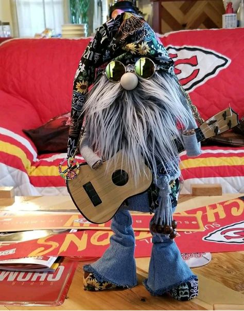 Hippy Gnome Diy, Gnome With Guitar, Rocker Gnome, Hippy Gnome, Biker Gnomes, Gnome Tutorial, Nordic Gnomes, Gnomes Diy, Gnome Ornaments