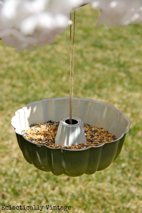 Diy Bird Bath, Diy Bird Feeder, Diy Birds, Bundt Pan, Backyard Birds, Bird Feeder, Tennis Ball, Garden Crafts, Outdoor Projects