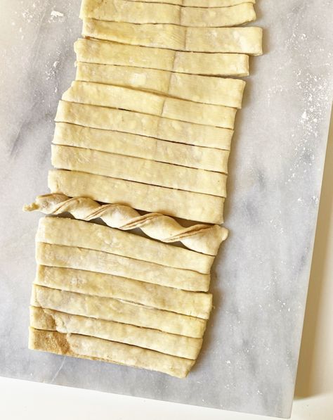 Pie Crust Cinnamon Twists – e2 bakes brooklyn Pie Crust Treats, Pie Crust Snacks, Pie Crust Twists, Pie Crust Cookies Cinnamon, Pie Crust Desserts, Pie Crust Cinnamon, Pie Crust Leaves, Pie Crust Dessert, Leftover Pie Crust