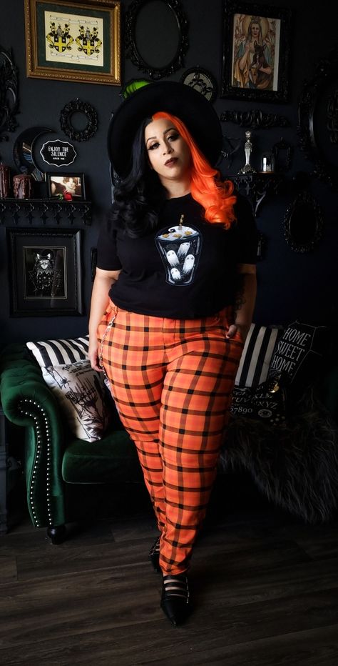 Plus Size Halloween Outfit Ideas, Punk Fall Outfits Plus Size, Plus Size October Outfits, Autumn Aesthetic Clothes Plus Size, Boho Grunge Plus Size, Eclectic Alternative Fashion, Plus Size Plaid Outfits, Cute Spooky Outfits, Plus Size Goth Dress