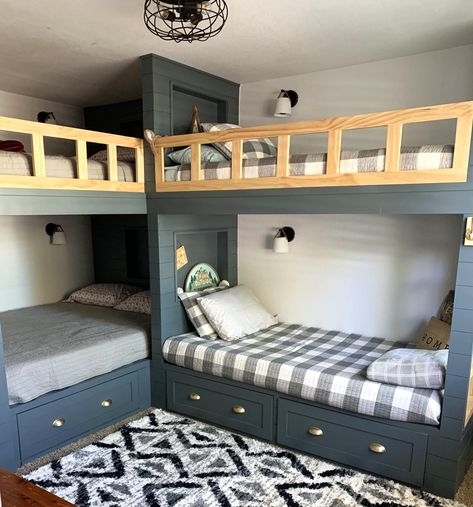 Corner Quad Bunk Bed Plans, Corner Built In Bunks, Quad Corner Bunk Beds, Corner Bunks Built Ins, Diy Corner Bunk Beds, Built In Bunk Beds Corner, 4 Beds One Room, Corner Double Bunk Beds Built In, Small Bunk Room Ideas Space Saving