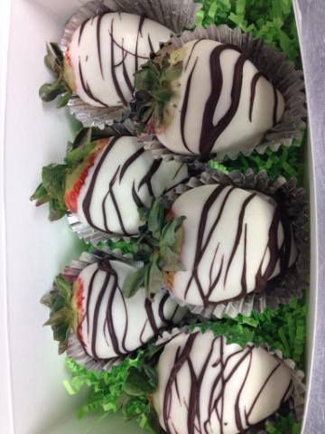 Zebra Chocolate Covered Strawberries, Jungle Chocolate Covered Strawberries, Safari Chocolate Covered Strawberries, Zebra Strawberries, Chocolate Covered Desserts, Baby Shower Menu, Covered Strawberry, Baby Shower Treats, Safari Baby Shower