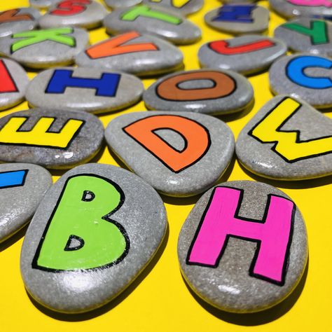 Story Stones, The Art Of Storytelling, Painted Rocks Craft, Hand Painted Stones, Pet Rocks, Creative Teaching, Driftwood Art, Montessori Toys, Chalk Art