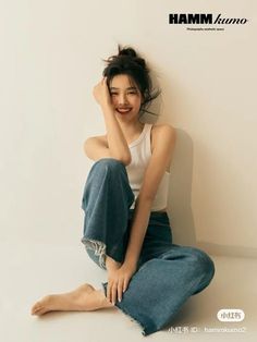 Korean Fashion Poses, Vogue Aesthetic Photoshoot, Senior Picture Ideas Asian, Cool Studio Photoshoot Ideas, Standing Photoshoot Poses, Korean Magazine Photoshoot, Korean Modeling Photoshoot, Natural Poses Reference, Korean Photoshoot Studio