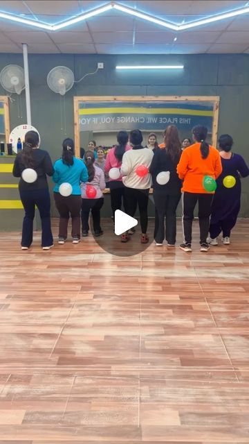 Games To Play With Balloons, Easy Group Games For Adults, Fun Games For Adults Funny, Group Party Games For Adults, Balloon Games For Adults, Fun Group Games For Adults, Games For Adults Group Funny, Funny Games To Play With Friends, Musical Chairs Game