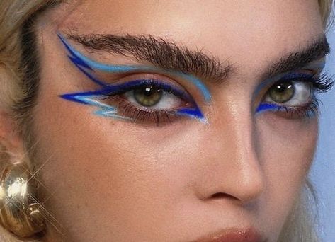 Bold Graphic Liner, Colorful Graphic Eyeliner, Colorful Graphic Liner, Blue Eyeliner Looks, Eyeliner Art, Vegas Makeup, Funky Makeup, Under Eye Makeup, Learn Makeup