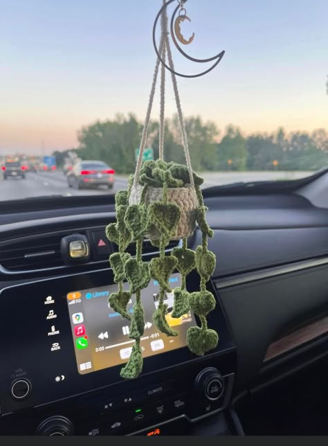 Crochet Plants, Car Deco, Crochet Car, Car Things, Crochet Plant, Crochet Design Pattern, Cute Car Accessories, Quick Crochet, Fun Crochet Projects