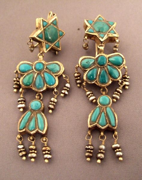 Iran | Earrings; 22k gold, turquoise and pearls. These old earrings are the work of a Jewish goldsmith | 2995€ Old Earrings, Ancient Jewellery, Jewish Jewelry, Historical Jewellery, Ancient Jewelry, Ethnic Jewelry, Gold Jewelry Fashion, Antique Jewellery, Gold Fashion