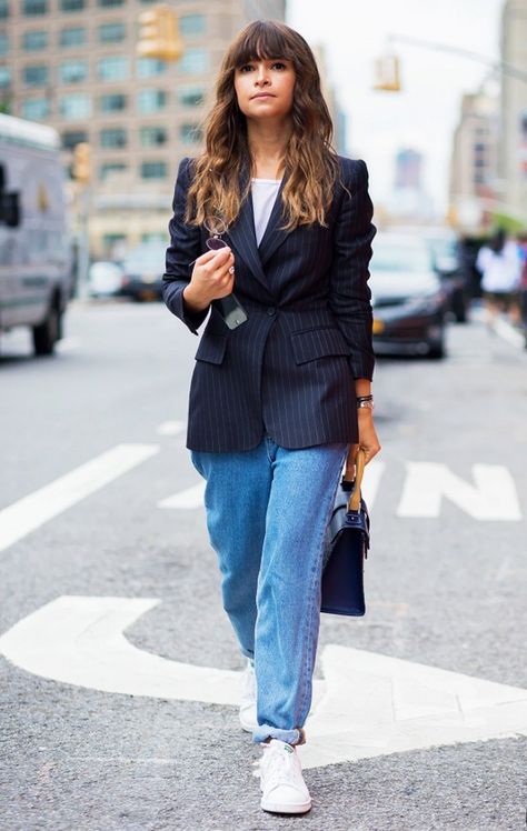 Miroslava Duma wears a t-shirt, pinstripe blazer, cuffed jeans, sneakers, and a top-handle bag Fashion Week Street Style Outfits, Casual Chique Stijl, Mira Duma, Boyfriend Jeans Style, Smart Casual Wardrobe, Street Style 2016, Miroslava Duma, Blazer Outfit, Street Fashion Photography