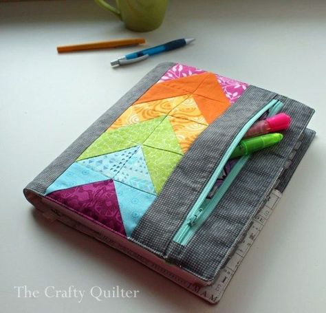 My Zippy Quilter’s Planner Cover | The Crafty Quilter | Bloglovin’ Quilt Book Cover, غلاف الكتاب, Fabric Book Covers, Book Cover Diy, Quilt Modernen, Sale Ideas, Making Stuff, Small Sewing Projects, Journal Cover