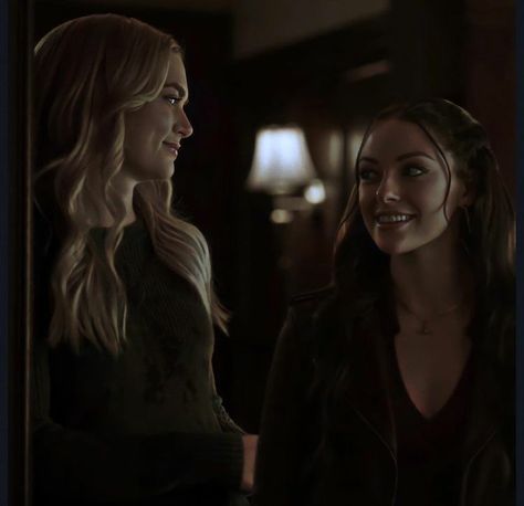 Hope And Lizzie Icons, Hizzie Aesthetics, Hizzie Legacies, Lizzie And Hope, Tvdu Characters, Elizabeth Parker, Tvd Universe, Amy Pond, Female Friendship