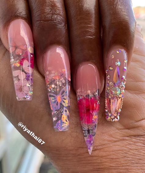 NAIL IDEAS Riya's Nail Salon💅🏻 su Instagram: "For the lovely🦋 🦋 #riyanailsalon #RiyaGelpolish No.223 Nails art accessories Shop RiyasNails.com #Nailpro#cle#fairviewpark" #nails💅 #nails #nailideas #nailslove #nailslover #nailmagazine #gelnail #nailart #naildesign Flowers Inside Nails, Short Encapsulated Acrylic Nails, Acrylic Encapsulated Nails, Incapcilated Acrylic Nails, Nail Designs Encapsulated, Encapsulation Nails, Glass Nails Acrylic, Encapsulated Nail Designs, Nail Encapsulated Design