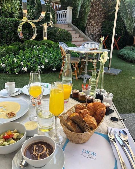 #breakfast Ladies Brunch, Paris Breakfast, Dior Aesthetic, Eating At Night, Picnic Date, Picnic Time, Fun Baking Recipes, Wine And Dine, Food Themes