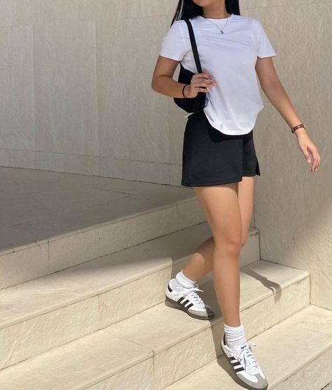 Looks Adidas, Celana Fashion, Adidas Samba Outfit, Samba Outfit, Look Adidas, Skandinavian Fashion, Neue Outfits, Spring Look, Casual Day Outfits