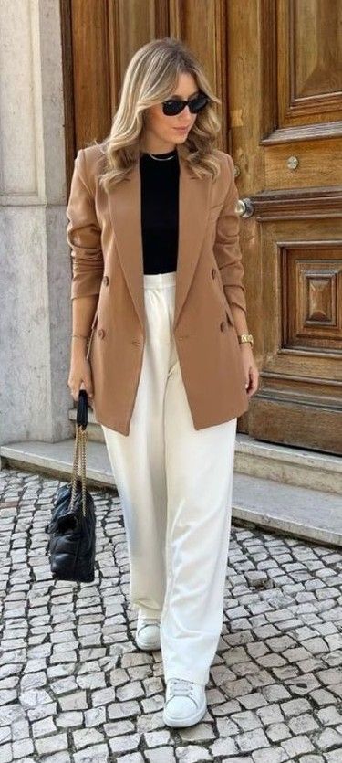 Tuesday Outfit Casual, How To Style Beige Blazer, Outfits Blazer Beige, Caramel Blazer Outfit, Saco Beige Mujer Outfit, Beige Blazer Outfits Women Classy, Beige Blazer Outfits Women Casual, Blazer Beige Outfit Mujer, Outfit Con Blazer Beige