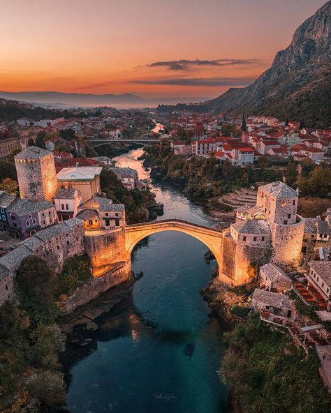 Mostar Bosnia, Architecture Antique, Bosnia Herzegovina, Old Bridge, Instagrammable Places, Macedonia, Albania, Slovenia, Serbia