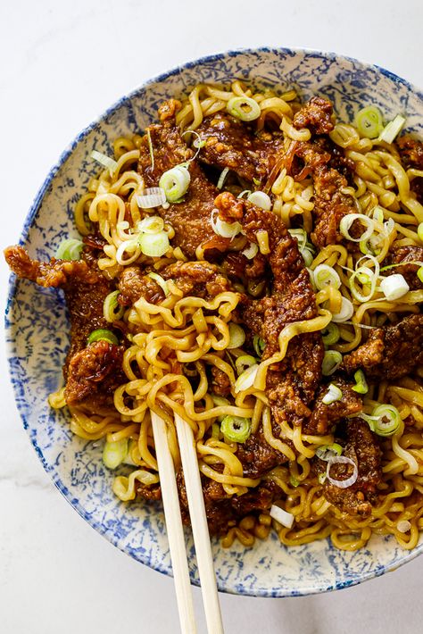 Crispy Beef, Beef Noodles, Savory Food, Honey Soy, Beef And Noodles, Think Food, Simply Delicious, Asian Cooking, Noodle Recipes