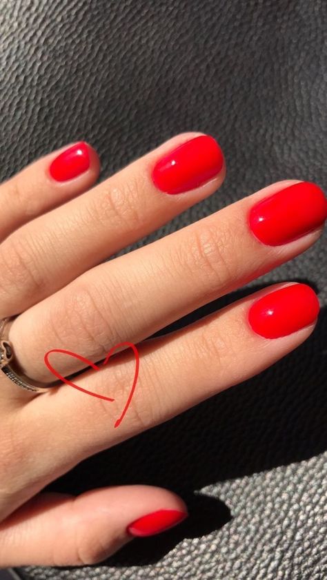 +33 Stunning Nail Art Designs Red Finger Nails, Tomato Red Nails, Trendy Nails Red, Short Red Nails, Bright Pink Nails, Red Gel Nails, Bright Red Nails, Vintage Nails, Nails Red