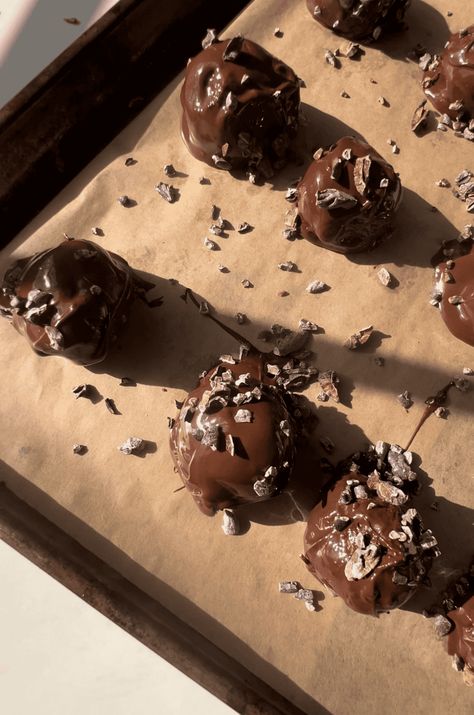 No Bake Protein Bites, Brownie Flavors, No Bake Protein Balls, Protein Truffles, Protein Goals, Fodmap Friendly Recipes, Cookie Dough Fudge, Chocolate Almond Milk, Cookie Dough Brownies