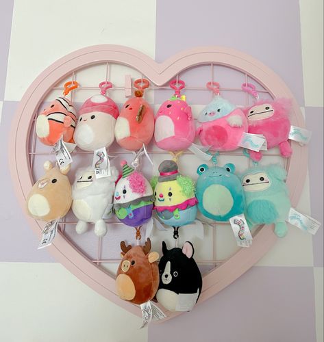 Squishmallow Clip Display, Squishmallow Bedroom Ideas, Squishmallow Room, Squishmallow Storage, Squishmallow Clips, Future Bedroom, Pink Paradise, Cute Squishies, Clip Board