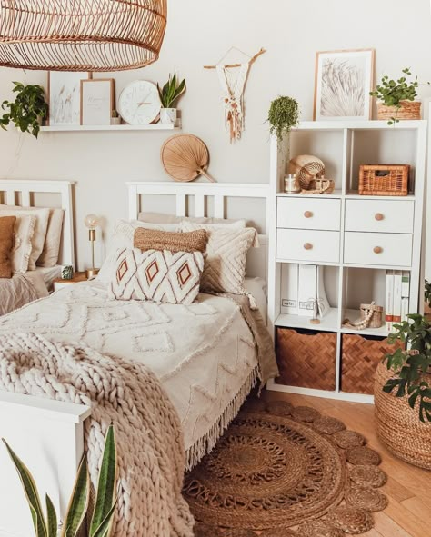 Boho Living Room Inspiration, Creative Bedroom, Cozy Room Decor, Bedroom Refresh, Design Del Prodotto, Dream Room Inspiration, Room Makeover Bedroom, Styl Boho, Room Makeover Inspiration