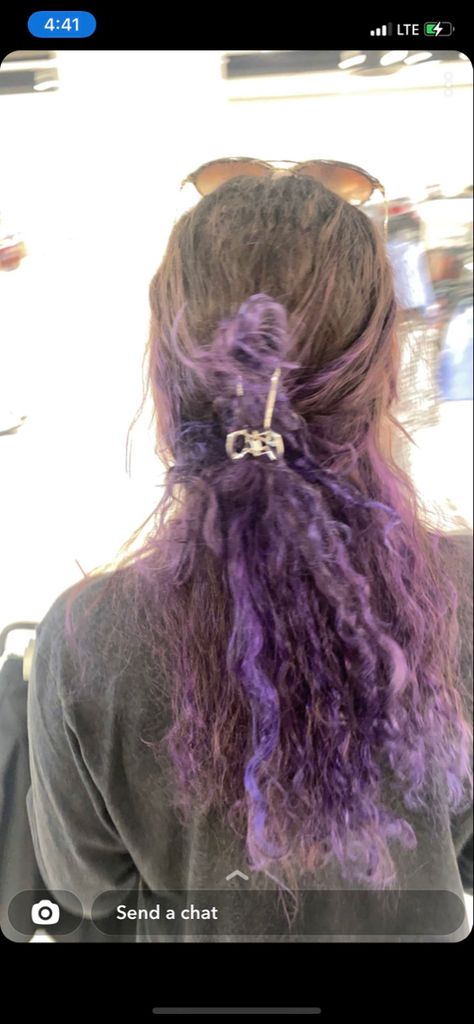 Curly hair style ideas Lilac Curly Hair, Curly Hair Dyed Underneath, Curly Hair Under Dye, Underdye Hair Curly, Dyed Hair Curly, Dyed Curly Hair Ideas Colour, Purple Hair Aesthetic, Purple Curly Hair, Underdye Hair