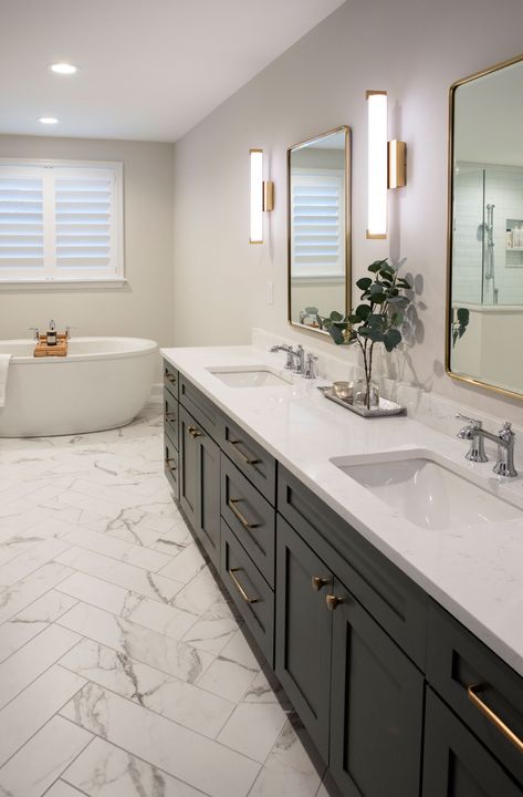 Makeover Kamar Mandi, Bathroom Design Trends, Bathroom Redesign, Master Bath Remodel, Bathroom Remodel Designs, Bathroom Trends, Big Bathrooms, Bathroom Renos, Bathroom Remodel Master