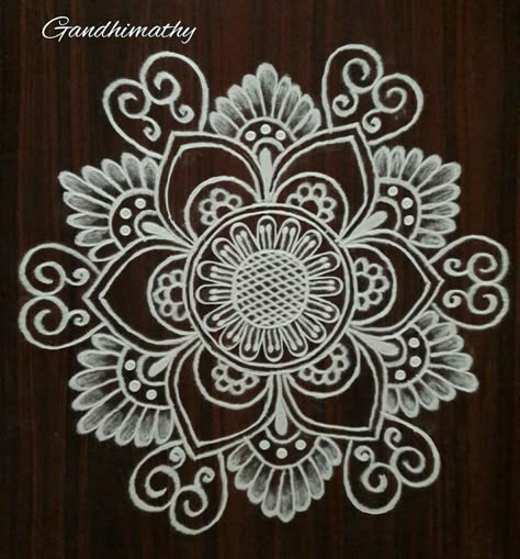 White Rangoli Designs Latest, Rangoli White Design, Big Kolam Designs, White Rangoli Design Simple, Rangoli Designs White, White Rangoli Design, White Rangoli, Indian Rangoli Designs, Very Easy Rangoli Designs