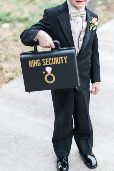 Ring Barrier Box Ideas, Ring Bearing Ideas, Wedding Rings Box Ideas, Diy Ring Bearer Box Ideas, Ring Boy Ideas, Ring Bearer Box Ideas, Ring Security Box Wedding, Wedding Ring Box Ideas, Ring Barrer Box