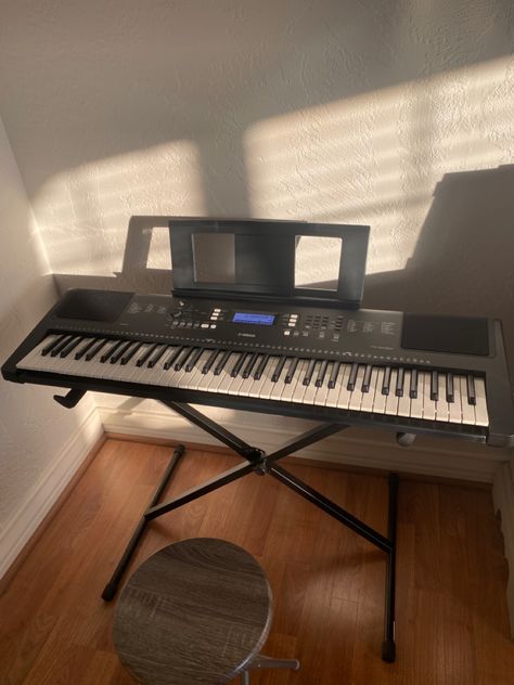 Liliacore Aesthetic, Piano Aesthetic Keyboard Piano Aesthetic, Electric Keyboard Piano, Key Board Aesthetic, Paino Astetic, Electric Keyboard Aesthetic, Aesthetic Keyboard Piano, Electric Keyboard Aesthetic Piano, Keyboard Piano Aesthetic Room