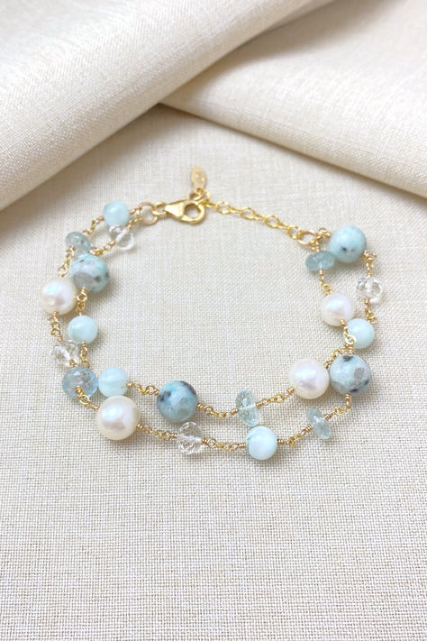 Mint green layered bead bracelet in gold with pearls Crystal Bracelet Design, Handmade Beaded Jewelry Diy, Freshwater Pearl Jewelry Handmade, Cute Handmade Bracelets, Gem Bracelets, Crystal Beaded Bracelets, Green Moonstone, Beaded Bangles, Pale Mint Green