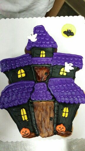 Haunted house cupcake cake Haunted House Cake, Shaped Cakes, House Cake, Cupcake Cake, Haunted House, Fresh Food, Cupcake Cakes, Cake Decorating, Cupcake