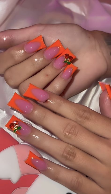 Duck Nails Acrylic Spring, Short Duck Nails Spring, Orange Duck Nails Acrylic, Orange Nails With Charms, Orange Short Nails Ideas, 90s Duck Nails, Orange Duck Nails, Short Orange Acrylic Nails, Orange And Green Nails