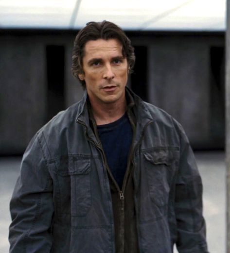 Bruce Wayne Haircut, Bruce Wayne Inspired Outfit, Bale Bruce Wayne, Christian Bale Bruce Wayne, Bruce Wayne Outfit, Bruce Wayne Christian Bale, The Dark Knight Christian Bale, Bruce Wayne The Dark Knight, Dark Knight Rises