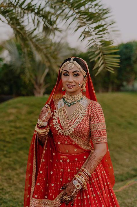 A Beautiful Wedding In Ahmedabad Where The Bride Wore Some Of The Most Gorgeous Outfits Ever! Ghagra Poses, Green Pakistani Bridal Dress, Bridal Makeup Pictures, Sabyasachi Collection, Jewelry Room, Pakistani Bridal Dress, Sabyasachi Bride, Aditi Rao, Indian Wedding Video