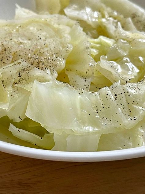 Boiled Cabbage Recipe Easy, Seasoning For Cabbage, Boil Cabbage Recipe, Side Dishes For Dinner, Recipes With Bacon, Cooked Cabbage Recipes, Cabbage Recipes Southern, Easy Vegetable Side Dish, Easy Cabbage Recipes