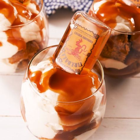 Fireball Cake Recipe, Fireball Cake, Fireball Recipes, Cake Trifle, Alcoholic Desserts, Recipe Pumpkin, Boozy Desserts, Alcohol Drink Recipes, Alcohol Recipes