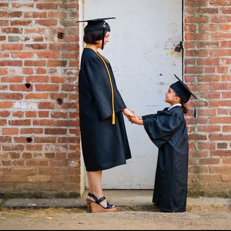 Mommy and son graduation pictures Son Graduation, Mommy Pictures, College Grad Pictures, Graduation Pictures High School, College Mom, Nursing Graduation Pictures, College Graduation Pictures Poses, College Graduation Photos, Sons Graduation