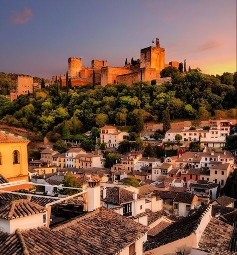 Countries Aesthetic, Alhambra Palace, Spain Aesthetic, Alhambra Granada, Spain Photography, Cityscape Photography, Granada Spain, Pretty Landscapes, Southern Europe