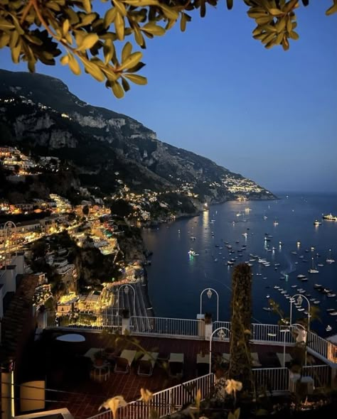 Pretty Landscapes, Romantic Places, Dream Travel Destinations, Italian Summer, Summer Dream, Night Aesthetic, City Aesthetic, Pretty Places, Dream Destinations