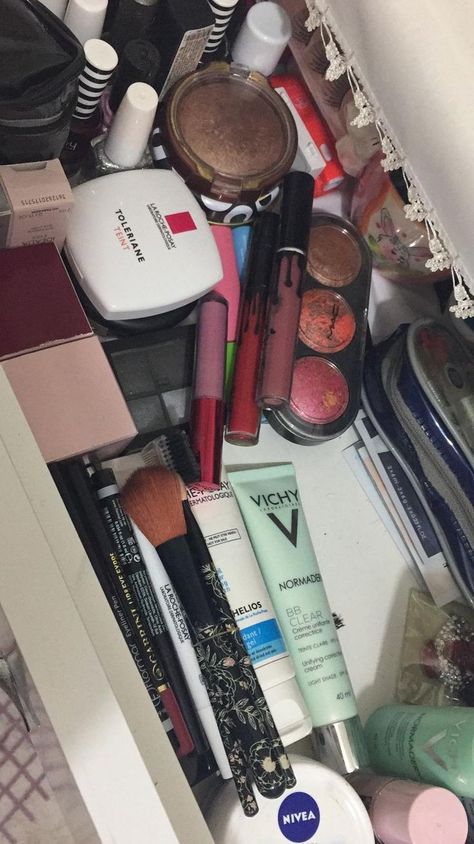 #fakestory #tumblrstory #nightstory #instagramstory #snapchatstory #nightvibes #story #tumblr #photography #fotoğrafçılık #instagram #pinterest #night #makeup What Is Makeup, Water Filter Bottle, Make Up Collection, Snapchat Makeup, Pony Makeup, Makeup Materials, Tumblr Stories, Ankle Bracelets Diy, Pinterest Makeup