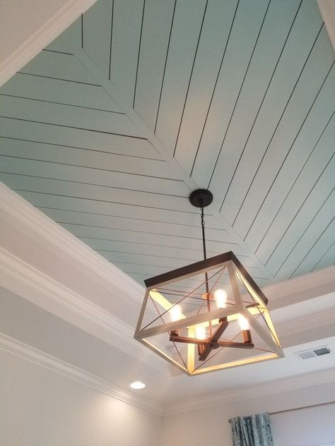 Brown Wood Ceiling Living Rooms, Inset Ceiling Ideas Bedroom, Accent Ceiling Entry Way, Accent Wood Ceiling, Ceiling Fan In Dining Room Ideas, Entryway Ceiling Ideas Foyers, Tray Ceiling With Fan, Trace Ceiling Bedroom, Beach House Ceiling Ideas