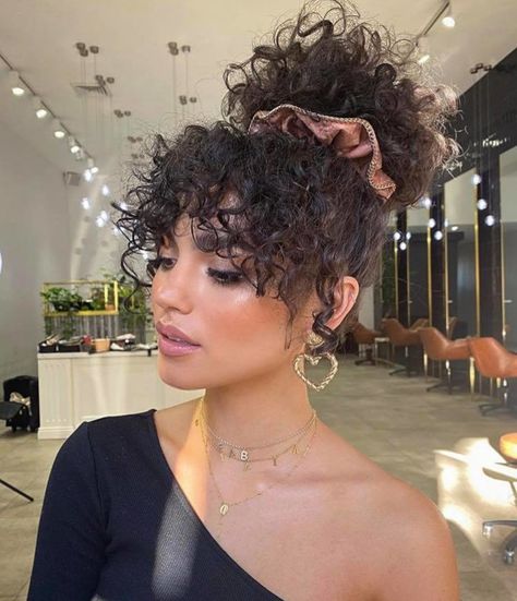 Natural Curly Hair Cuts, Lazy Hairstyles, Curly Hair Photos, Cute Curly Hairstyles, Hairdos For Curly Hair, Curly Hair Inspiration, Curly Girl Hairstyles, Hair Strand, Curly Hair Cuts