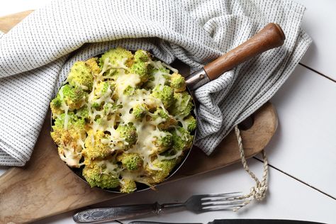 Romanesco Gratin Greek Breakfast, Filo Pastry, Seafood Seasoning, Savory Pastry, Vitamins C, Salad Sauce, One Pot Pasta, Fennel Seeds, Food Market