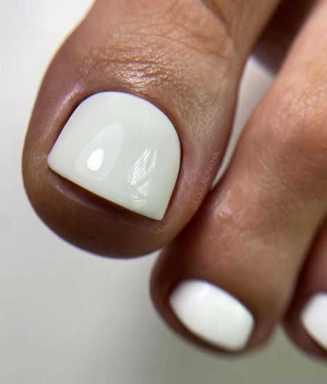 White Pedicure Toenails, White Toes Pedicure, Pedicure Inspiration, Best White Nail Polish, Ivory Nails, White Pedicure, Hannah Lee, Gel Pedicure, French Pedicure